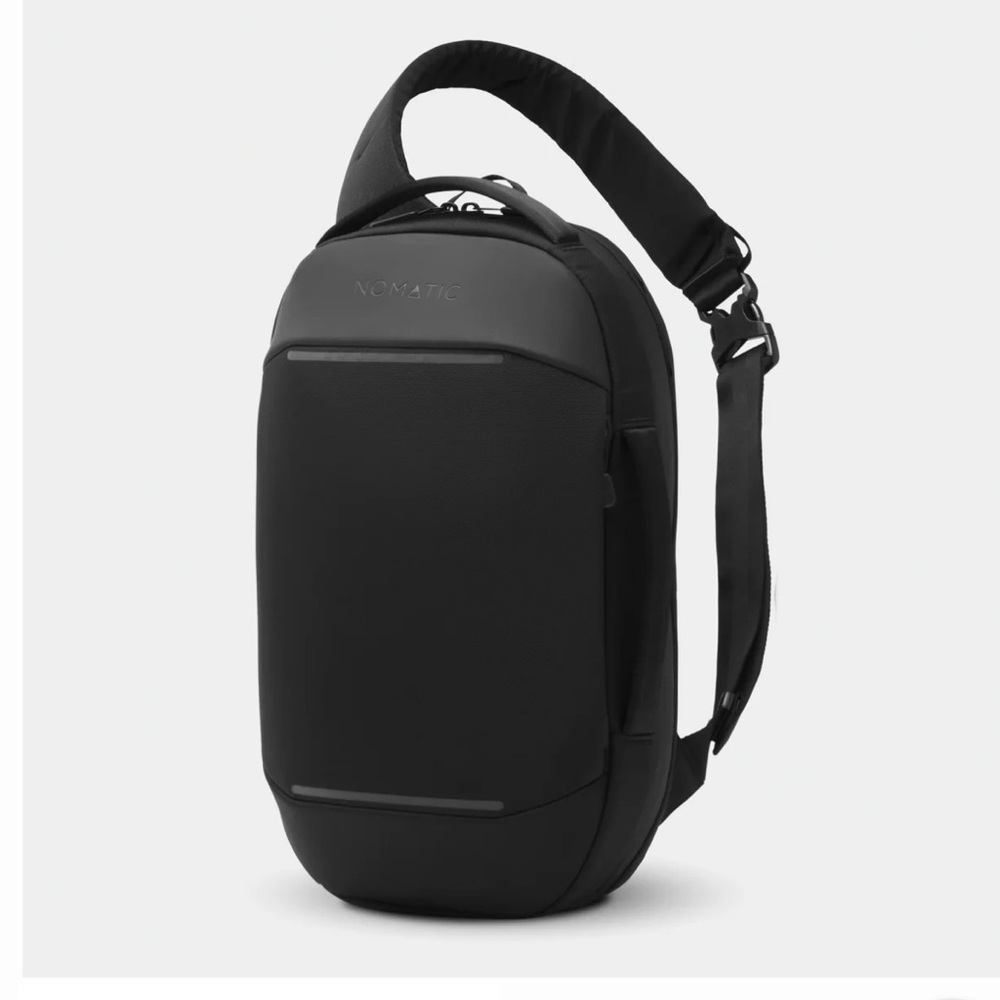 NWT Nomatic Navigator series sling 10L